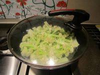 绝味的花菜炒肉片做法图解3)