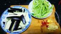 家常菜豆角炒茄子做法图解2)