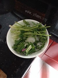 热腾腾的鱼头豆腐汤做法图解2)