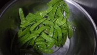 家常菜五花肉炒荷兰豆做法图解1)