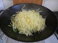 家常芹菜土豆丝做法图解8)