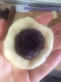 诱人的豆沙菊花酥做法图解15)