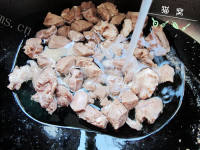 垂涎欲滴的红烧羊肉煲做法图解3)