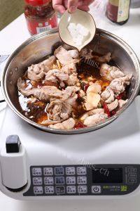美味的麻辣兔肉做法图解4)