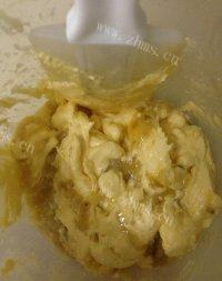 自制香蕉巧克力麦芬做法图解3)