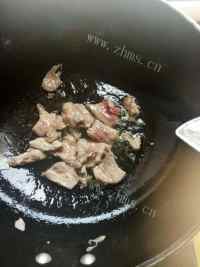 口感不错的杏鲍菇炒肉片做法图解2)