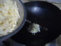 软嫩的素炒土豆丝做法图解4)