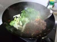 泡椒牛肉丝自制做法图解8)