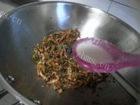 美味可口的雪里红炒肉做法图解5)