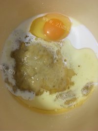 自制低脂香蕉松糕做法图解2)