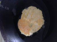 美味的圣女果炒鸡蛋做法图解4)