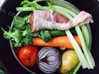 家常七彩蔬菜炖牛肉做法图解1)
