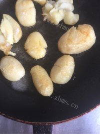 色香味俱全的香煎小土豆做法图解2)