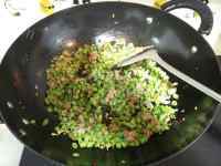美味的橄榄菜肉末炒豇豆的做法图解七