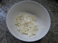 美味的鸡蛋泡菜山药饼做法图解3)