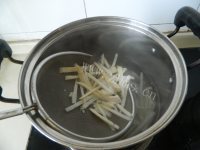美味的鱼香肉丝盖浇饭做法图解5)