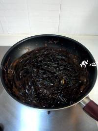 白松露酱炒墨鱼汁意粉做法图解10)