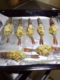好吃的牛油果芝士焗虾做法图解6)