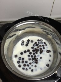 诱人的巧克力慕斯蛋糕做法图解3)