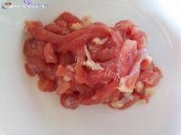 让人怀念的扁豆炒肉做法图解3)