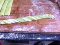 自制双色花卷做法图解7)