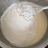 香飘十里的榴莲千层蛋糕做法图解4)
