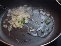 家常菜芹菜炒肉末做法图解4)