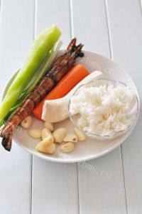 美味鲜虾什锦烩饭做法图解1)