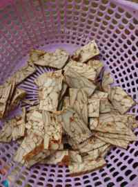 热闹的芹菜大蒜叶炒干子做法图解3)
