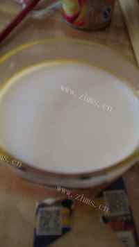 简易奶茶做法图解3)