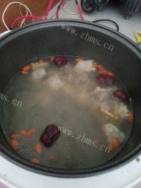 养生的冬瓜排骨汤做法图解5)