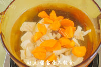 美味的冬笋高汤面做法图解3)