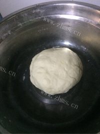 美味的香菇肉末生煎包子做法图解3)