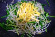 家常韭菜炒豆芽做法图解9)