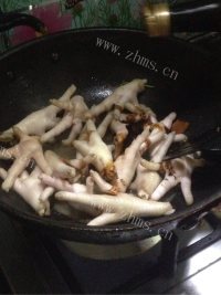 诱人的红烧鸡爪做法图解4)