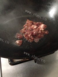 美味的肉片炒香芹做法图解6)