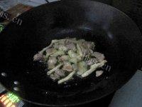 简单的蒜苔炒肉的做法图解三