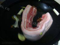 美味的南乳扣肉做法图解2)