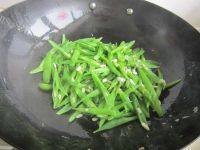 家常菜四季豆炒鸡蛋做法图解6)