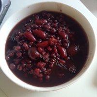 养颜的黑米红豆粥