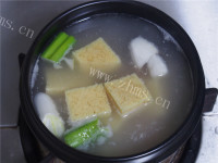 美味的浓汤单人火锅做法图解3)