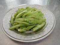 芹香黑木耳做法图解1)