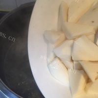 香喷喷的山药排骨汤做法图解6)