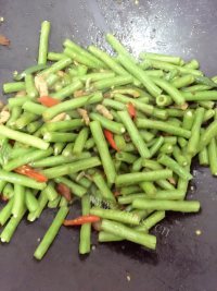 芳香四溢的长豆角炒肉做法图解7)