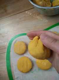 自制豆沙南瓜饼做法图解11)