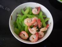 美味的西芹虾仁拌黑豆腐竹做法图解10)