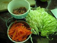 家常菜包菜炒米粉做法图解1)