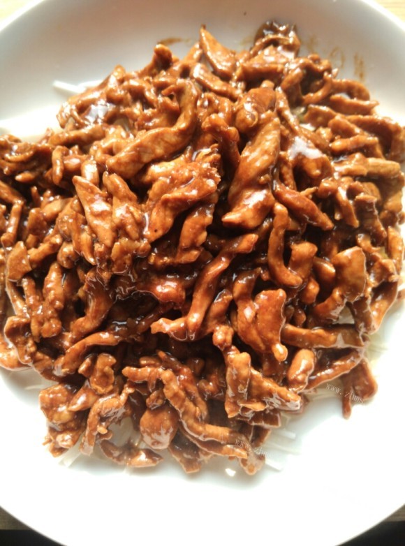 色泽鲜亮的京酱肉丝