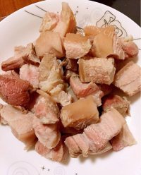 家常菜红烧五花肉做法图解2)