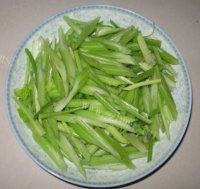 家常菜芹菜炒豆腐做法图解2)